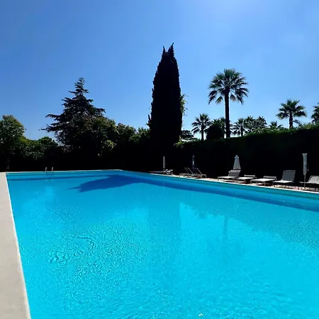 Les Pins 6 People Pool Tennis Apartment